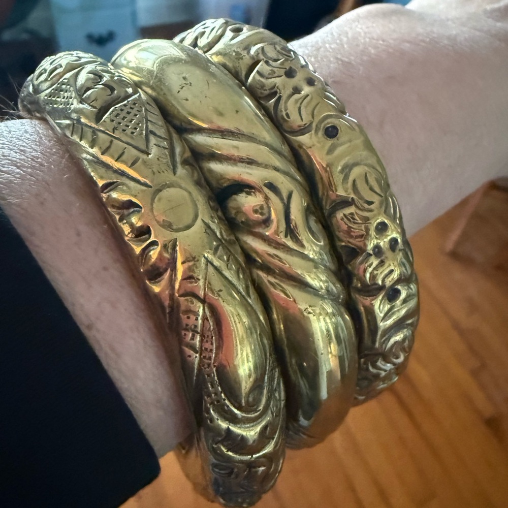 Antique-Style Gold Floral Engraved Bangle Bracelet Set - Women - Picture 3 of 4